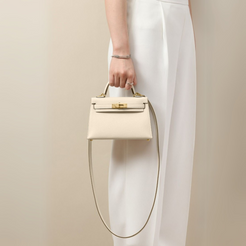Borsa amelie artigianale Made in Italy lusso ivory indossata