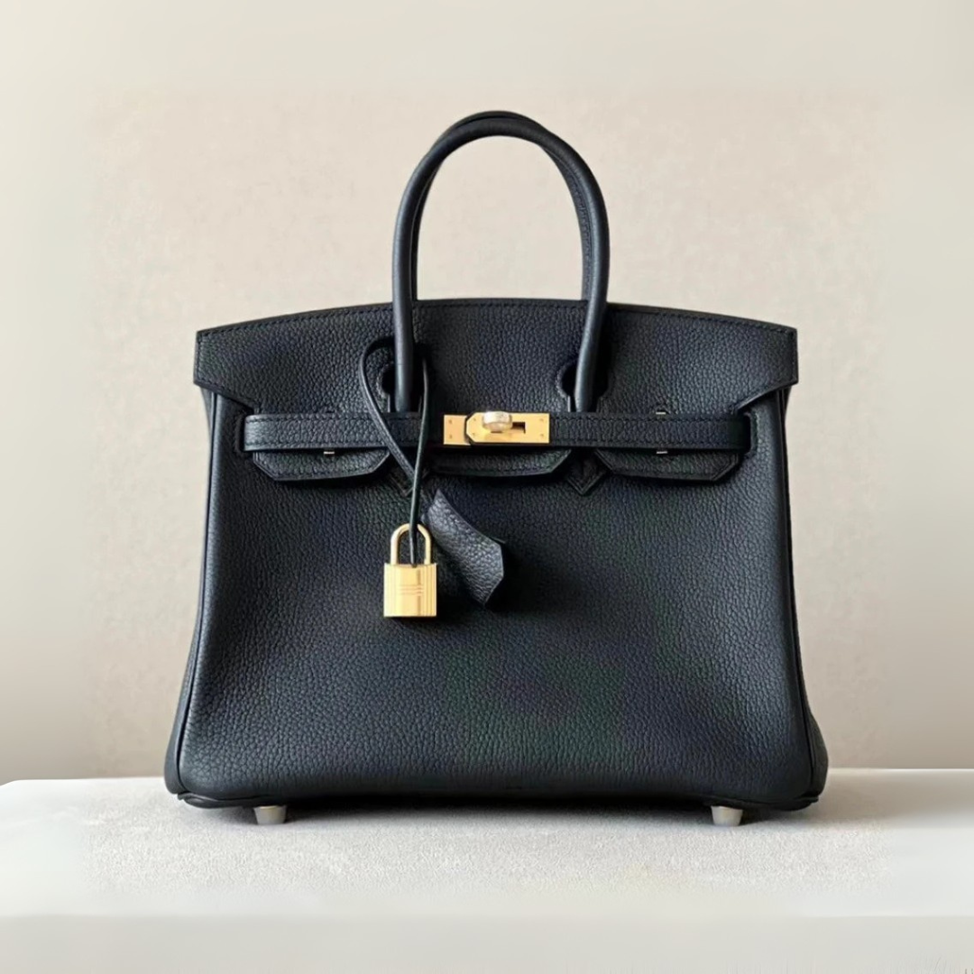Céline Black 30